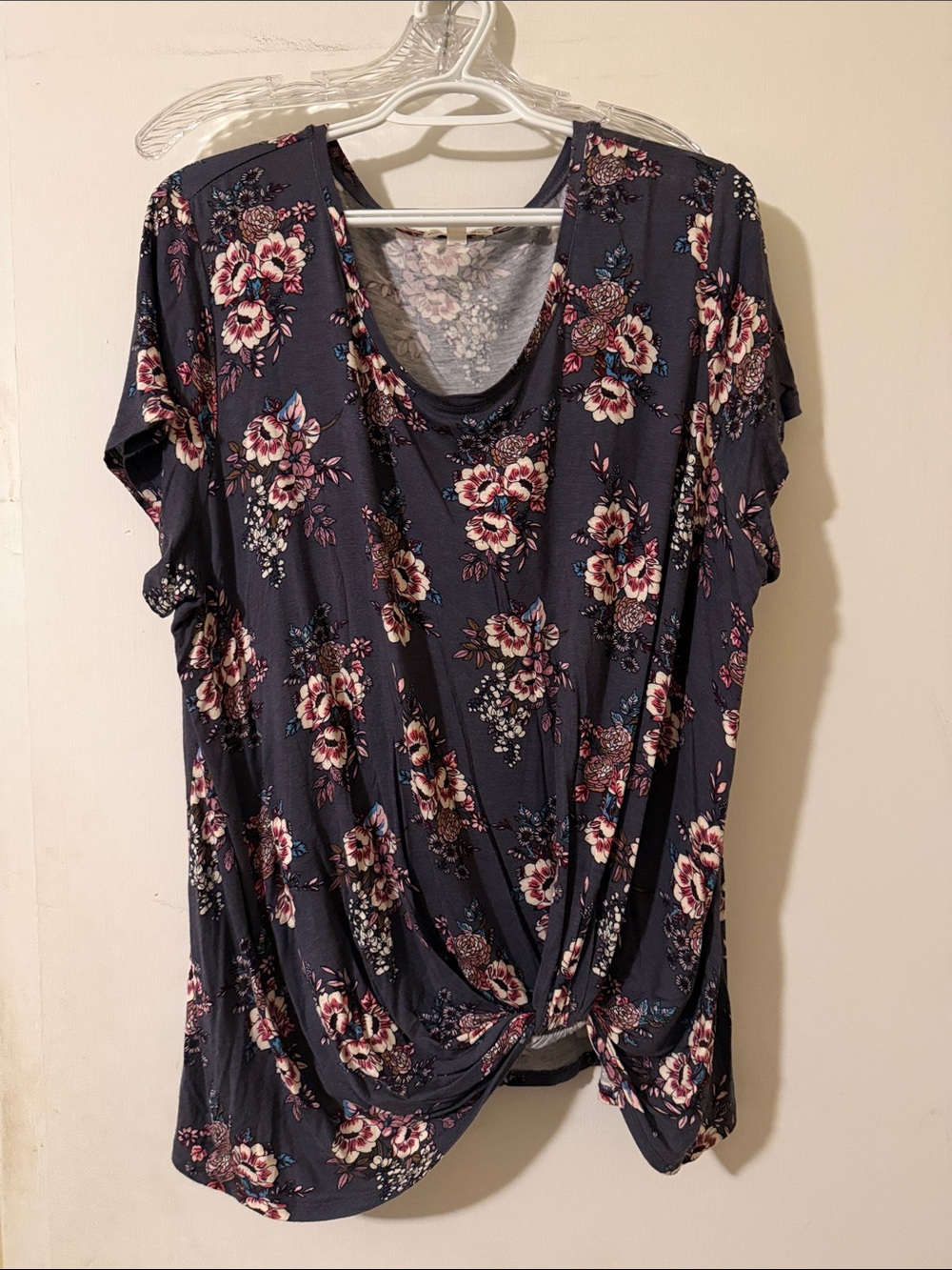 nine britton Navy Floral Short-Sleeve Twist Front Top